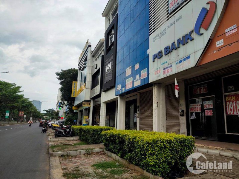 Tháo chạy ồ ạt khỏi khu nhà giàu Phú Mỹ Hưng
