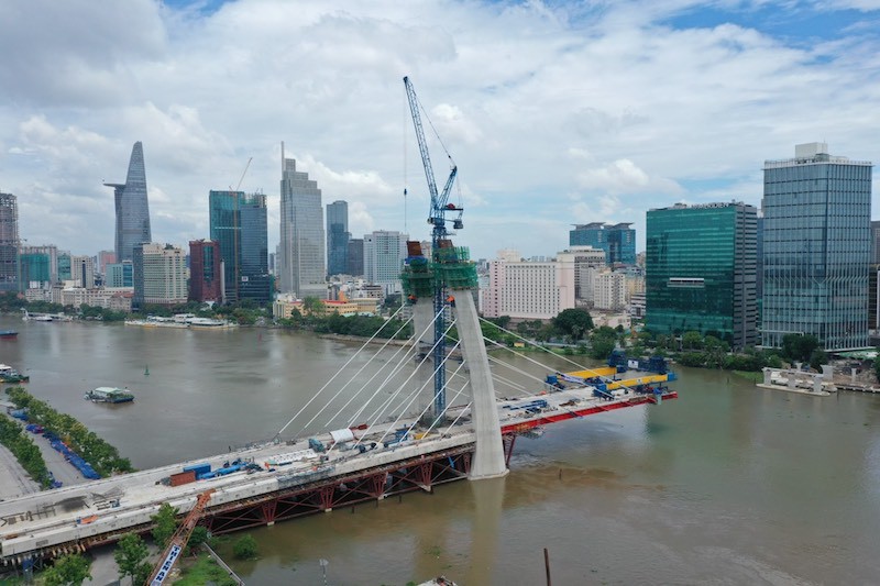 Cầu Thủ Thiêm 2 đang thi công nối Thủ thiêm với quận 1.