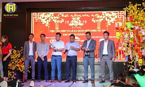 Cty Địa Ốc Đất Vàng đã tổ chức lễ ra quân, mở bán dự án. Ảnh: Intrernet Cty Địa Ốc Đất Vàng đã tổ chức lễ ra quân, mở bán dự án. Ảnh: Intrernet