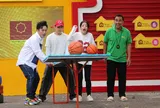 Ca sĩ Tùng Dương và vợ chồng diễn viên Puka – ca sĩ Gin Tuấn Kiệt góp sức mang về 100 triệu đồng cho các em nhỏ mồ côi