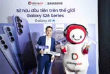 Dàn nghệ sĩ cùng hàng trăm khách hàng “đổ bộ” Di Động Việt ngày mở bán Galaxy S26 series