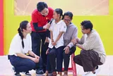 MC Dương Hồng Phúc, ca sĩ Khải Đăng và á hậu Thủy Tiên xót xa trước cô bé 10 tuổi quá hiểu chuyện