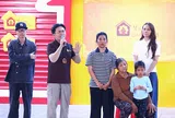 Phí Phương Anh, Double2T lấm lem bò qua bột mì để giành quà cho trẻ em có hoàn cảnh khó khăn