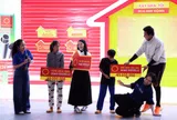 Hơn 200 triệu đồng được trao cho các em nhỏ có hoàn cảnh khó khăn trong Mái ấm gia đình Việt - Tập 187