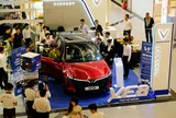 Vượt hàng chục cây số tới TP.HCM xem VinFast VF 8 mới, khách Việt khẳng định: Ngắm tận mắt càng thấy đẹp, giá quá thơm