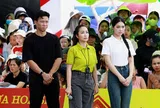 'Mái ấm gia đình Việt': Ốc Thanh Vân, Quế Ngọc Hải và Á hậu Châu Anh xúc động trước nghị lực của bé gái mắc dị tật bẩm sinh