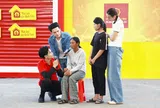 Lê Thúy bật khóc trước bé gái 14 tuổi nhiều năm nhường giường cho mẹ, ngủ dưới nền đất