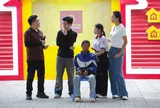 Á hậu Mâu Thủy hỗ trợ cô bé 15 tuổi chăm cha bệnh nặng trả nợ