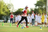 Cầu thủ Lý Đức trở lại huấn luyện Top 16 Cầu thủ nhí 2026