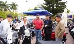 Rầm rộ chốt đơn cận Tết, “Đổi xăng lấy điện” giúp người dân tậu xe máy điện du xuân