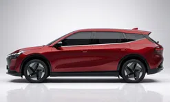 Người dùng Việt nói về VF 8 thế hệ mới: Nâng cấp toàn diện từ khoang lái tới vận hành