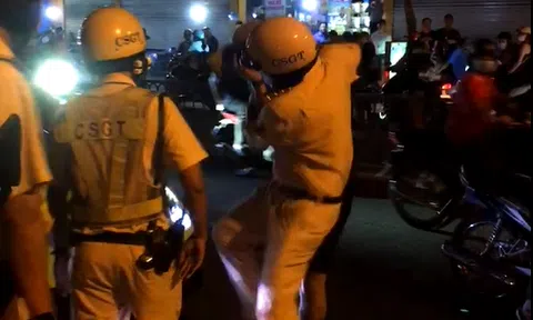 Clip CSGT TP.HCM còng tay tài xế siêu xe Ferrari, PC08 cho biết lý do