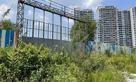 TPHCM: Tràn lan dự án quây tôn, rao bán rồi... bất động