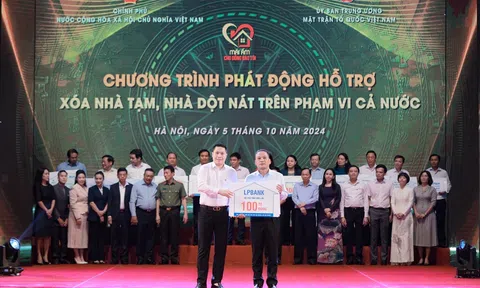 LPBank chung tay vì cộng đồng: Trao 100 tỷ đồng xoá nhà tạm, nhà dột nát