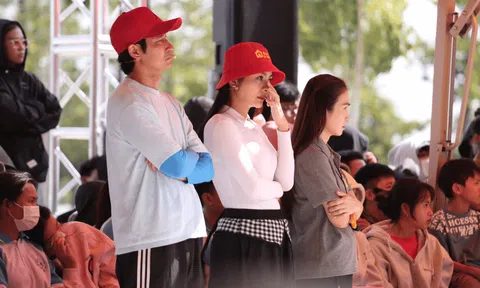 Vân Trang, Huy Khánh xúc động khi trở lại Mái ấm gia đình Việt, sẻ chia cùng những mảnh đời kém may mắn