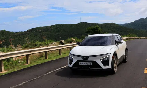 Cơ hội cuối để xuống tiền VinFast VF 7 với tổng ưu đãi lên tới hơn 140 triệu đồng