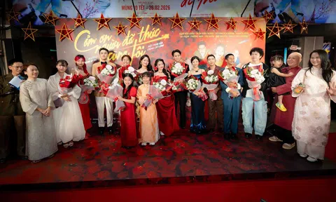 Cảm Ơn Người Đã Thức Cùng Tôi gây bất ngờ với nhiều đại cảnh âm nhạc hoành tráng và chạm cảm xúc