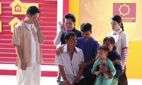 Diễn viên Puka khóc nức nở trên truyền hình