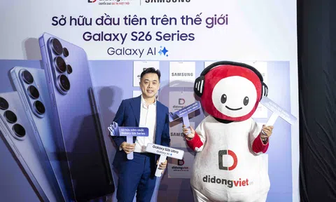 Dàn nghệ sĩ cùng hàng trăm khách hàng “đổ bộ” Di Động Việt ngày mở bán Galaxy S26 series