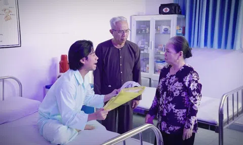 Diễn viên Lợi Trần khóc nức nở vì mắc bệnh nan y trong 'Cười cùng Bác Ba Phi'