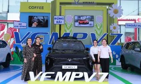 Khách hàng Thanh Hóa bất ngờ với VinFast VF MPV 7: “Hơn cả mong đợi, đúng chất xe gia đình”