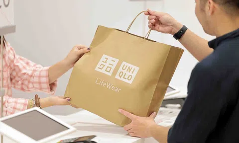 UNIQLO Việt Nam thu phí túi giấy, hướng đến môi trường xanh với túi tái sử dụng