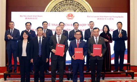 Vietjet và SPDB Financial Leasing ký kết thoả thuận tài trợ thuê mua 10 tàu bay Comac