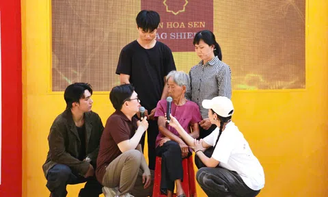 Song Luân, Anh Tú bán bánh gây quỹ, thu gần 30 triệu đồng hỗ trợ hoàn cảnh khó khăn