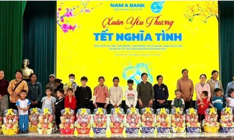 Nam A Bank trao tặng 10 tỷ đồng hưởng ứng Tháng Nhân đạo năm 2026