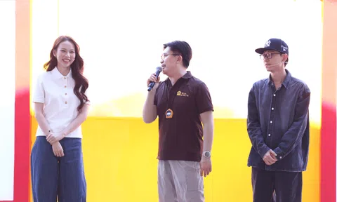 Đại Nghĩa, Phí Phương Anh nghẹn ngào trước cảnh cô bé trò chuyện cùng di ảnh mẹ