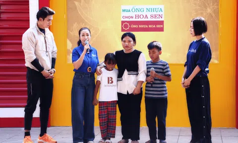 Ốc Thanh Vân, GiGi Hương Giang và Hưng Nguyễn nghẹn lòng trước cô bé 16 tuổi nghỉ học, thay cha mẹ nuôi hai em nhỏ mồ côi
