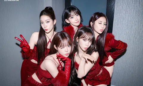 Nhóm nhạc K-pop LE SSERAFIM gửi lời chào khán giả Việt, xác nhận kết hợp cùng bom tấn DC “SUPERGIRL”