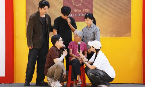 MC Đại Nghĩa bật khóc trước cậu bé sống cùng ông bà gần trăm tuổi và cha mắc bệnh tâm thần