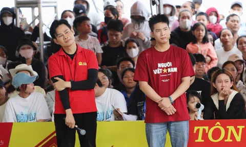 Quân A.P trao 150 triệu đồng cho các em nhỏ trong "Mái ấm gia đình Việt"