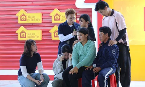 'Mái ấm gia đình Việt': Huỳnh Lập, Cara, Vĩnh Phú bán vé số giúp gia đình khó khăn, thu về hơn 45 triệu đồng