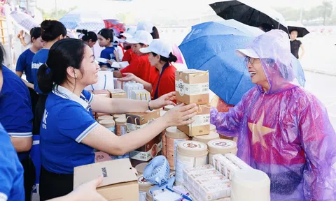 Vinamilk Sure đồng hành cùng người cao tuổi chủ động sống khỏe