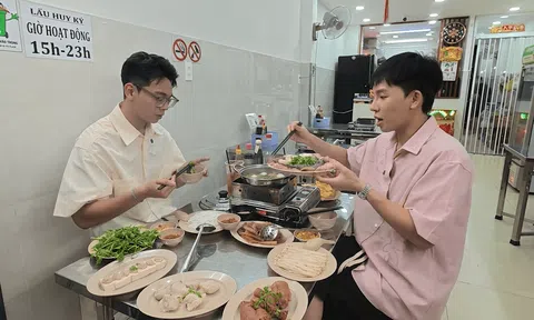 Nam Khánh đưa Kan Hy đến quán ăn gia truyền 50 năm giữa lòng TP.HCM