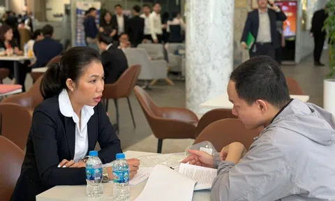 Từ trưởng phòng U60 đến Best Sales GenZ: Điểm chung của những sale bảo hiểm chuyển sang bán nhà Vinhomes