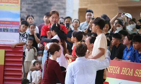 Mái ấm gia đình Việt trao gần 5 tỷ đồng cho trẻ em khó khăn khi ghi hình tại Ninh Bình