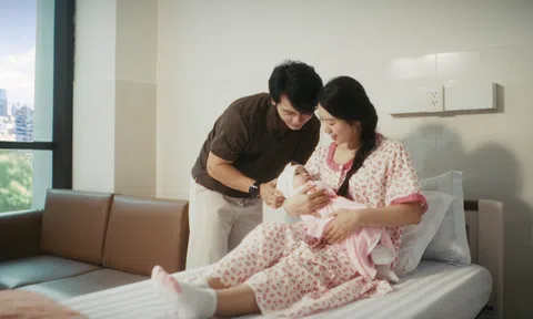 Đạo diễn “Ròm” kết hợp cùng Bệnh viện Hùng Vương sau thước phim ngắn về các “anh hùng áo trắng”