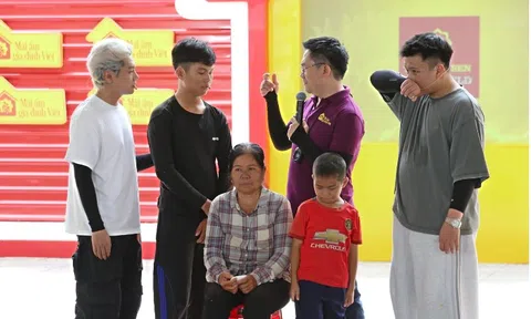 Đại Nghĩa bật khóc trước cậu bé 16 tuổi làm bốc vác phụ bà nuôi em