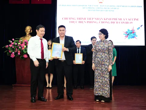 Tập Đoàn Hưng Thịnh trao tặng 50 tỷ đồng kinh phí mua Vắc-Xin phòng ngừa COVID-19
