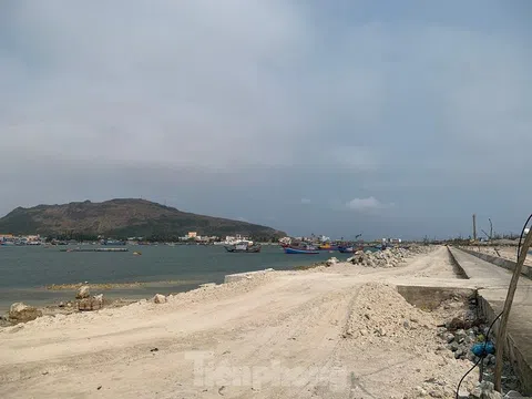 QUẢNG NGÃI: Dự án Vũng neo đậu tàu thuyền Lý Sơn thi công 17 năm vẫn nham nhở