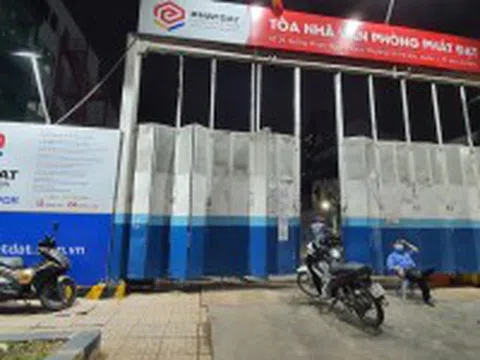 Công trình tòa nhà văn phòng Phát Đạt bị dân 'tố' đập tường ngăn hẻm không xin phép?