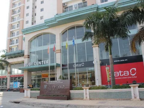 Dân Sài Gòn mua căn hộ gần 10 năm không có "sổ đỏ", nghi vấn chủ đầu tư “đi đêm” với ngân hàng SCB