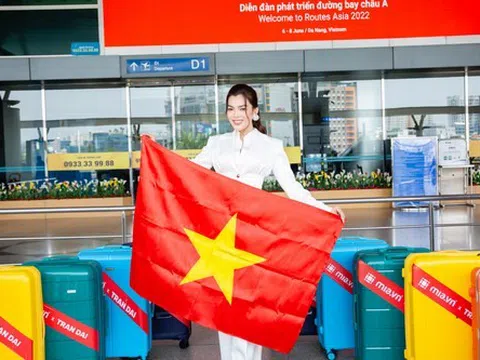Trân Đài giơ cao lá cờ Việt Nam và ý nghĩa đặc biệt của 12 vali sang thái lan tham dự MIQ 2022