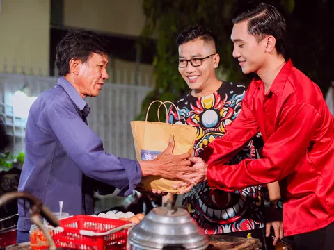 “Ông cụ non” Neon Trung Thuận “rủ rê” Hoàng Rapper khám phá các món ngon ở khu phố người Hoa