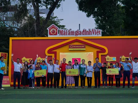 Mái ấm gia đình Việt: Diễn viên Hương Giang, Trung Ruồi góp sức mang về giải thưởng 100 triệu cho trẻ em mồ côi
