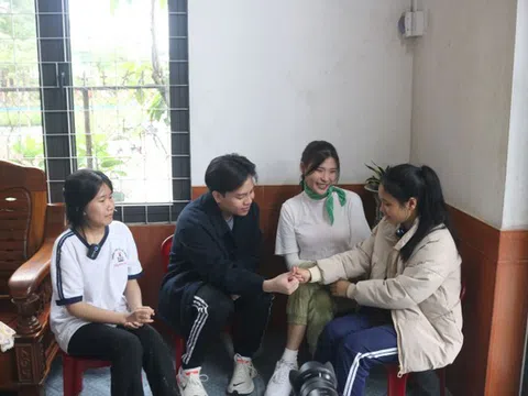 'MC quốc dân' Quyền Linh cùng Thuý Diễm, Hứa Kim Tuyền san sẻ yêu thương với trẻ em mồ côi nhân dịp Tết cận kề