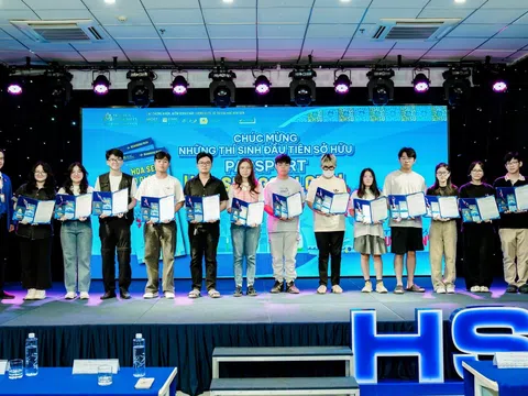 Những thí sinh đầu tiên cầm trên tay “Passport” từ chương trình Hoa Sen Go Global